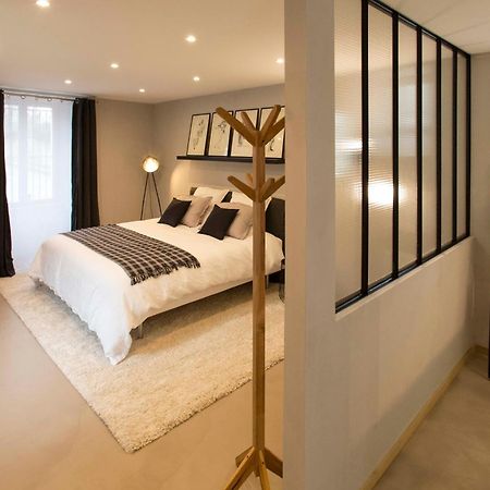 Le Presbytere De Thiverval Экстерьер фото