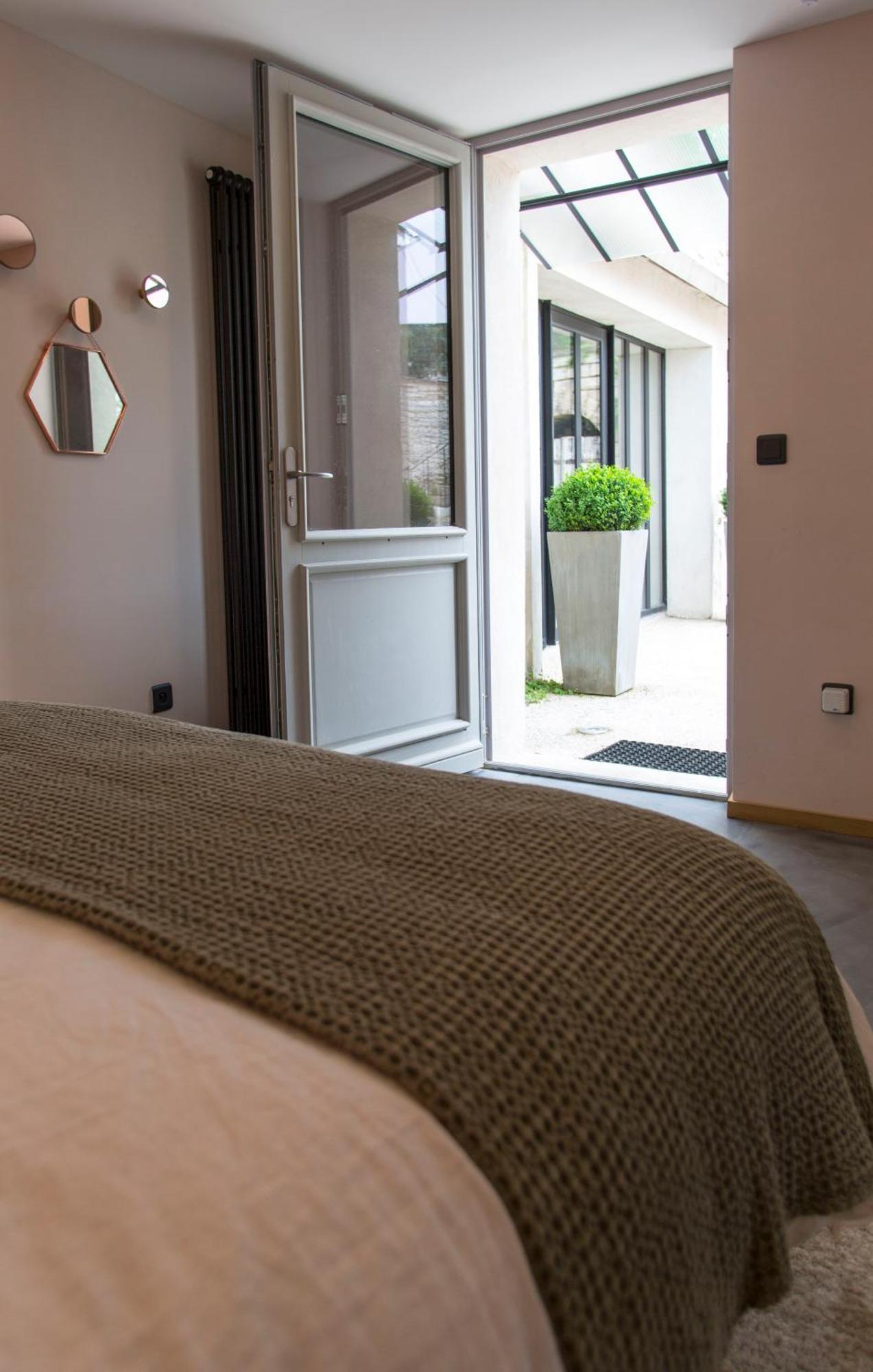 Le Presbytere De Thiverval Экстерьер фото