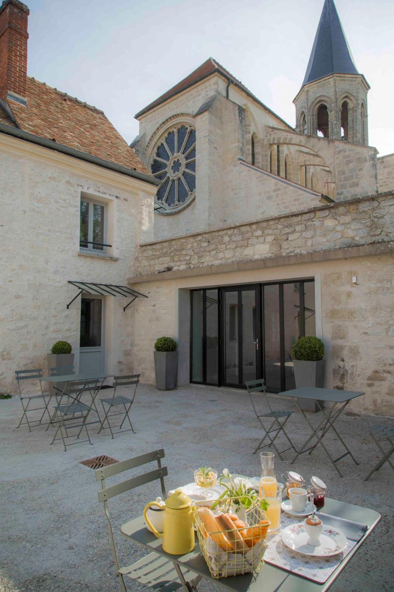 Le Presbytere De Thiverval Экстерьер фото